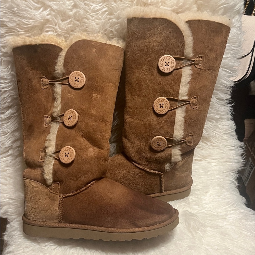 UGG 1873 Cozy Brown Shearling Button Boots Size 9